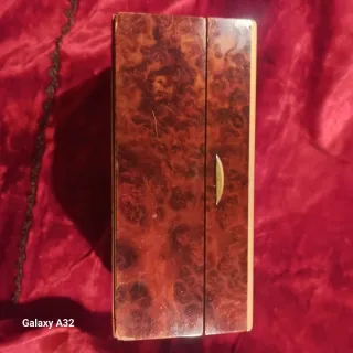 Caja de juego de póker con incrustaciones