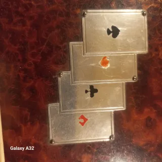 Caja de juego de póker con incrustaciones