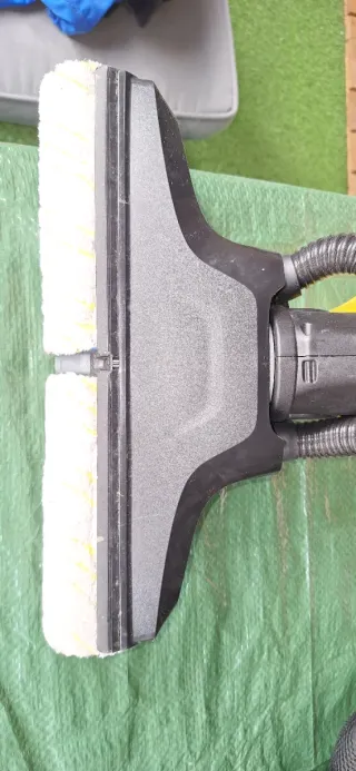 Fregadora aspiradora Karcher amarilla