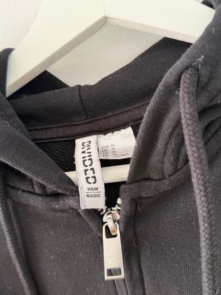 Giubbotto sportivo nero con cerniera