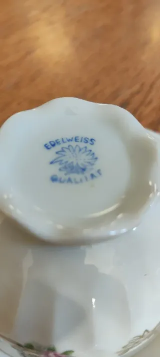 Set 2 Tazze da thè in porcellana con piattini