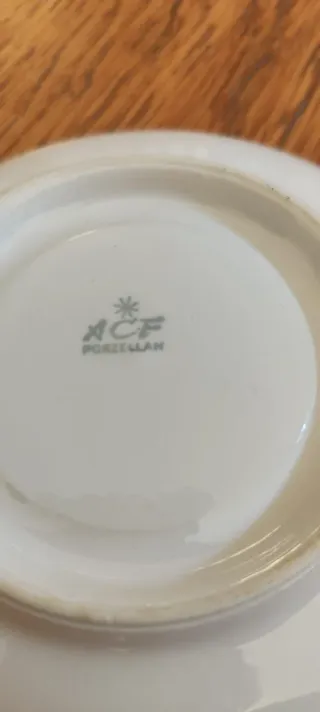 Set 2 Tazze da thè in porcellana con piattini