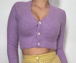 Jersey corto lila con botones joya