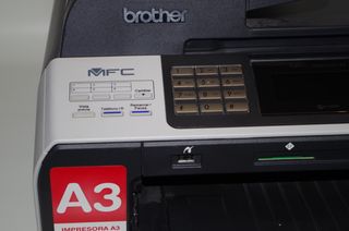 Impresora Brother MFC-5890CN A3
