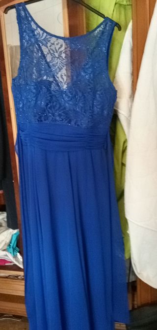 Vestido de fiesta azul con encaje