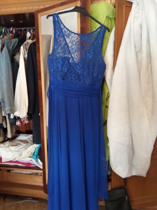 Vestido de fiesta azul con encaje