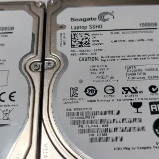 Dos discos SSHD 1TB Seagate: 3605 y 8226 horas uso