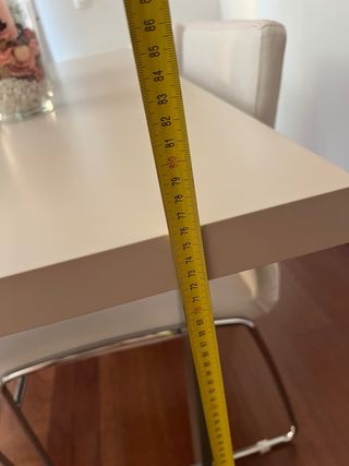 Mesa de comedor moderna beige y gris