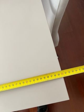 Mesa de comedor moderna beige y gris