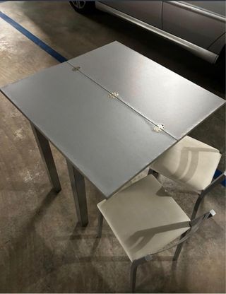 Mesa de cocina y 2 sillas