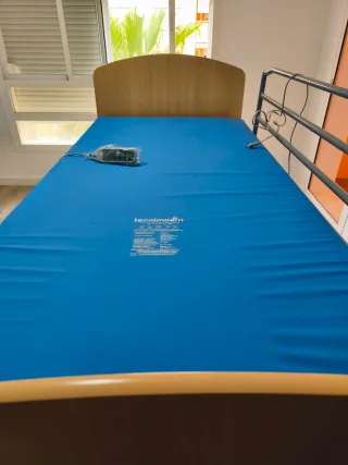 Cama articulada para el cuidado de personas