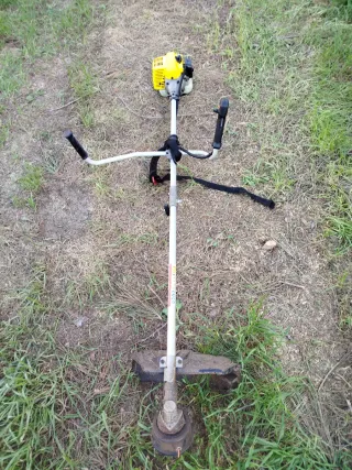 Desbrozadora de gasolina amarilla