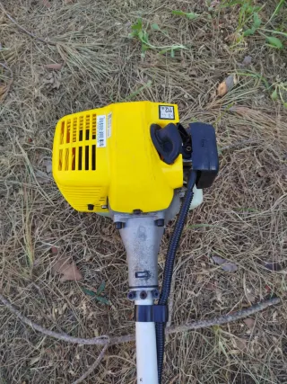 Desbrozadora de gasolina amarilla