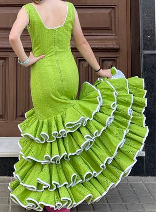 Traje de Flamenca Verde Talla 34/36 tela perforada