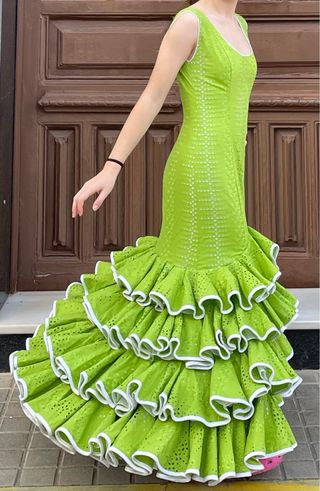 Traje de Flamenca Verde Talla 34/36 tela perforada