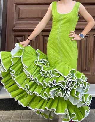 Traje de Flamenca Verde Talla 34/36 tela perforada