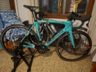 Bicicleta de carretera Bianchi Celeste