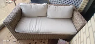Sofá exterior mimbre y tela beige