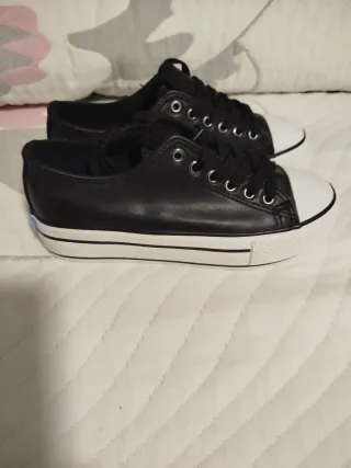 Playeras MTNG Mujer Talla 38 Negras y Blancas