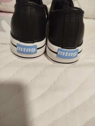 Playeras MTNG Mujer Talla 38 Negras y Blancas