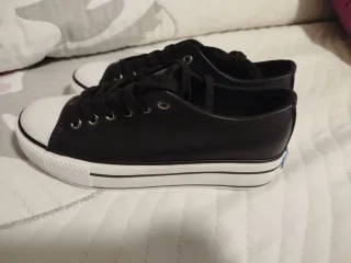 Playeras MTNG Mujer Talla 38 Negras y Blancas