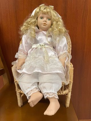 Muñeca de porcelana vintage