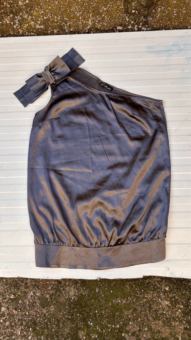 Top plateado asimétrico talla L