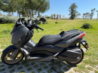 Yamaha XMAX 300 Tech Max como NUEVA