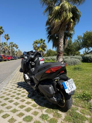 Yamaha XMAX 300 Tech Max como NUEVA