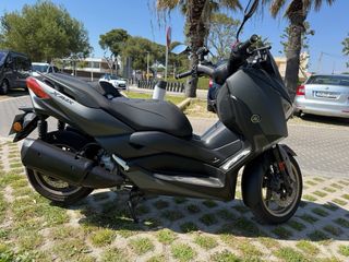 Yamaha XMAX 300 Tech Max como NUEVA