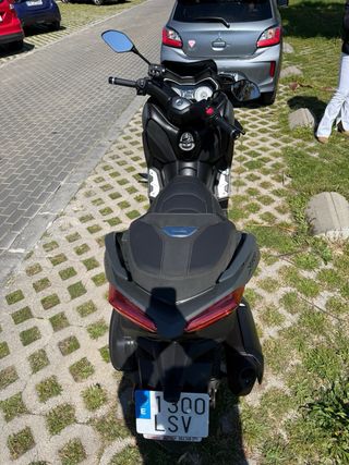 Yamaha XMAX 300 Tech Max como NUEVA
