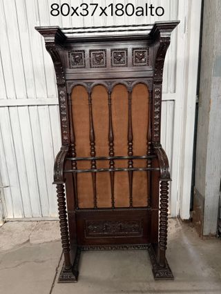 Perchero antiguo de madera tallada