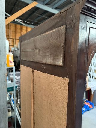 Perchero antiguo de madera tallada