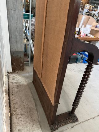 Perchero antiguo de madera tallada