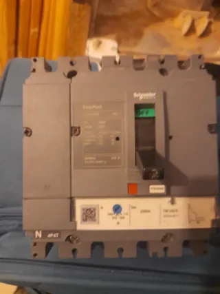 Interruptor Automático Schneider 250A