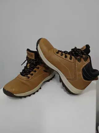 Botas de Montaña Udok Marrones y Negras