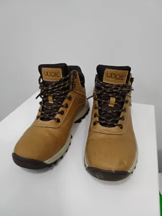 Botas de Montaña Udok Marrones y Negras