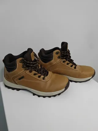 Botas de Montaña Udok Marrones y Negras