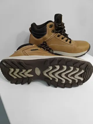 Botas de Montaña Udok Marrones y Negras