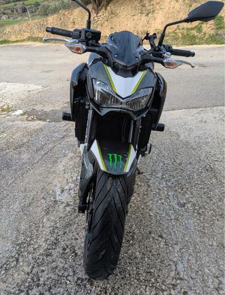 Kawasaki Z900 Negra y Verde