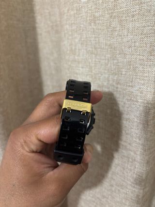 Casio G-Shock 5146 Negro y Dorado