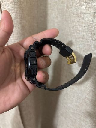Casio G-Shock 5146 Negro y Dorado