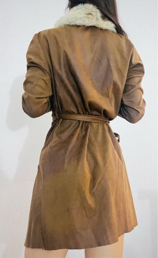 Abrigo largo piel sintética marrón