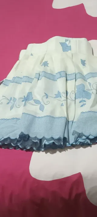 Cortinas rústicas blancas y azules