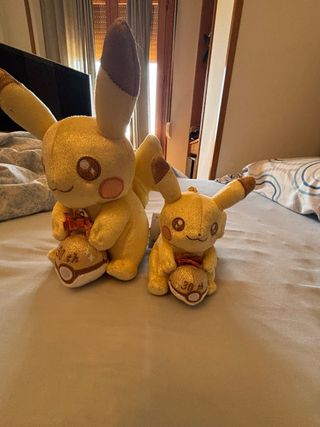 Peluche Pikachu 30 Aniversario Pokémon