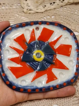 Medallón Sargadelos azul y rojo