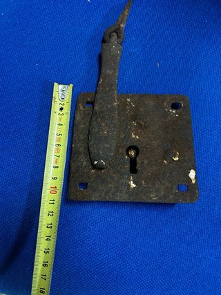 Cerradura antigua de forja