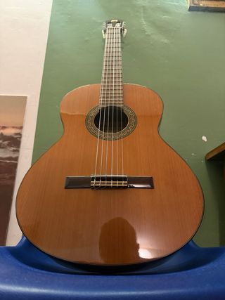 Guitarra Alhambra Clásica + Cuerdas Hannabach