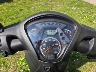 Honda Scoopy SH125i Negra sport.