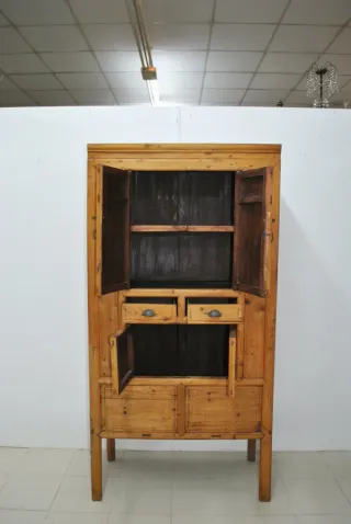 Antiguo armario chino de madera